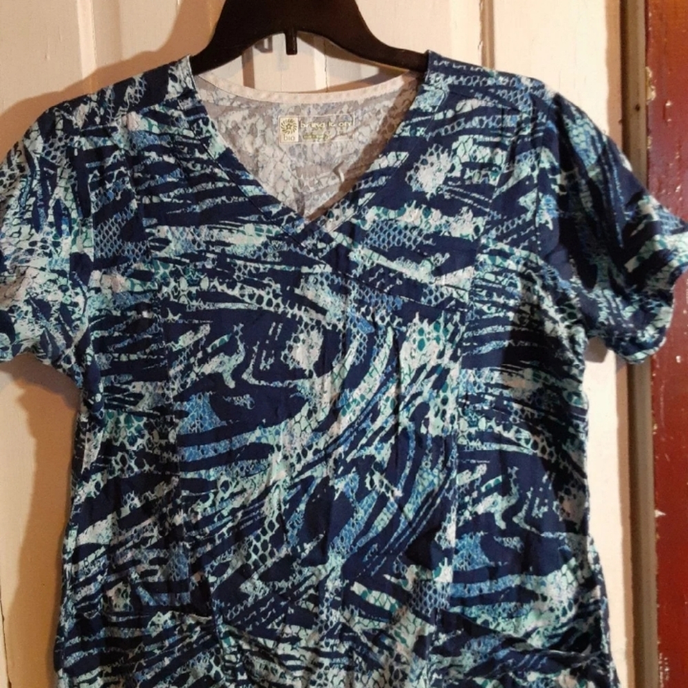 Bio scrub top